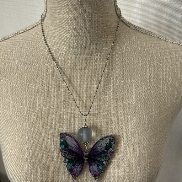 NWOT Crystal like 2 Face Hand Painted Butterfly Crystal Ball Like Necklace - Picture 3 of 17
